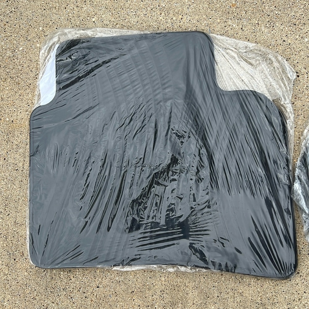 Buick Envision floor liner set new in package